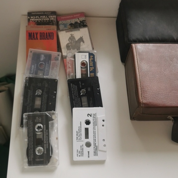 Vintage Cassette Tape Collection And Cassette Carrying Cases - Picture 6 of 6